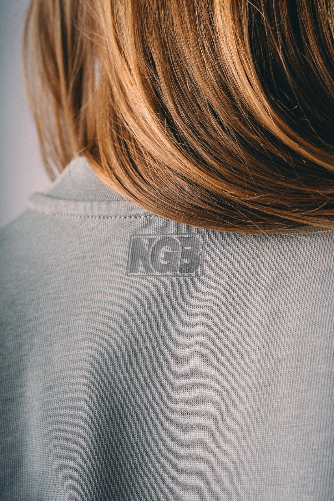 BASIC NOIR TEE - MISTY GREY