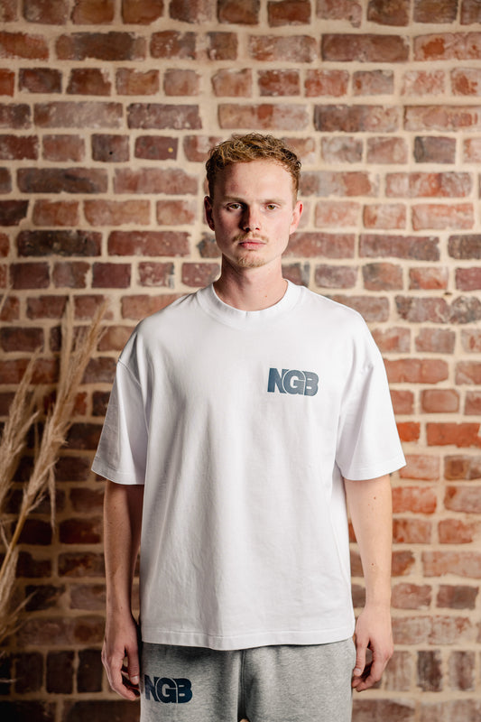 CAFÉ DE NGB TEE — WHITE & NAVY