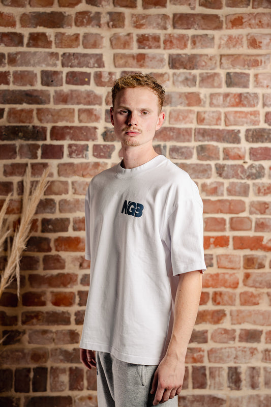 CAFÉ DE NGB TEE — WHITE & NAVY