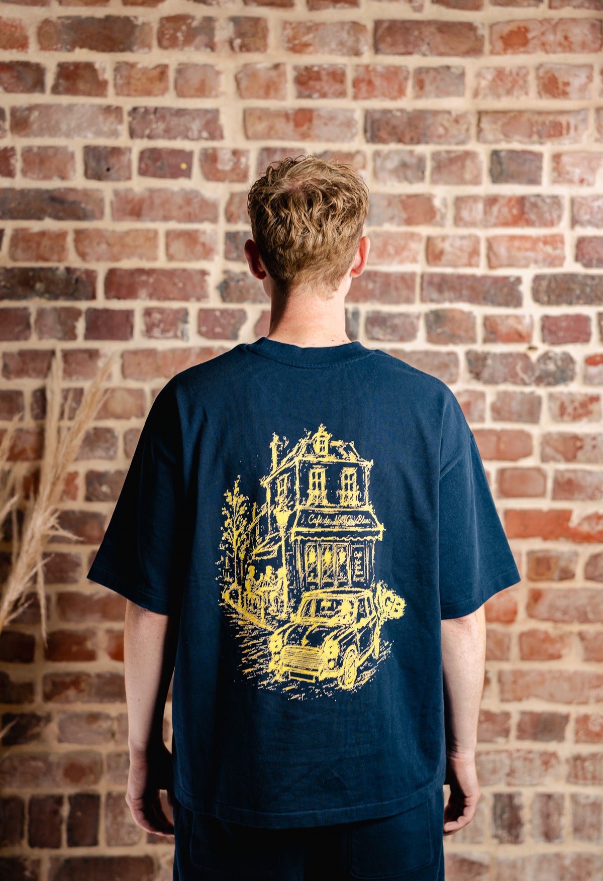 CAFÉ DE NGB TEE — NAVY & YELLOW